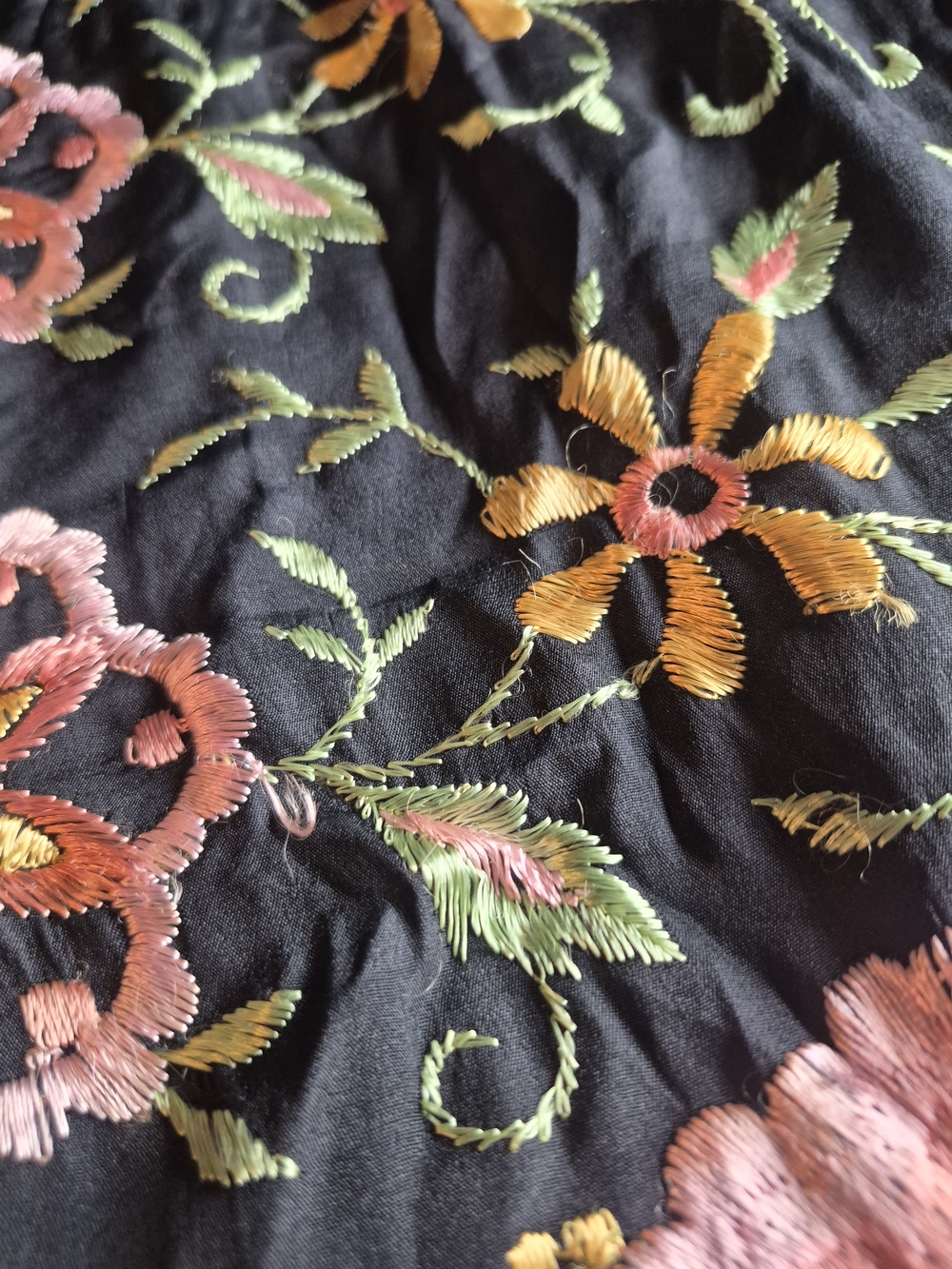 Large Black Floral Embroidered Fringe Silk Piano Shawl 4x4 - Picture 8 of 15